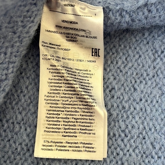 Vero Moda Tall polo sweater with crystal
buttons in blue Size L - Picture 11 of 16